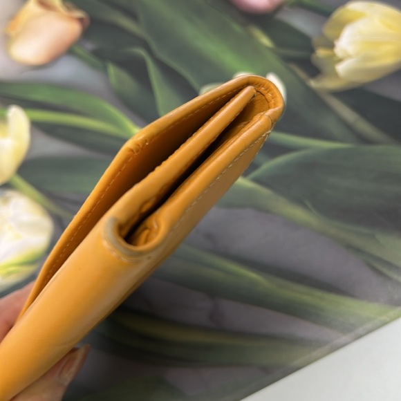 🦆 DOONEY AND BOURKE CLASSIC CLUTCH YELLOW PALOMINO LEATHER TRIFOLD WALLET - Picture 7 of 10